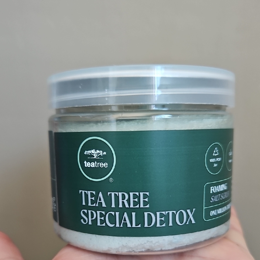 Tea Tree Detox Foaming Salt Scrub